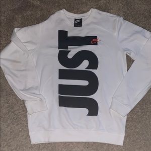 Man Nike “JUST DO IT” sweatshirt.